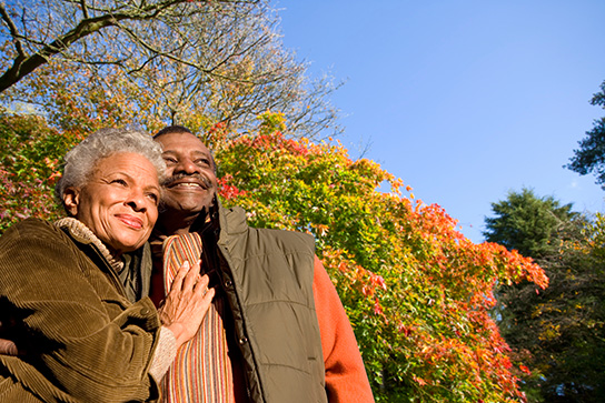 Couple outside with leaves - 544